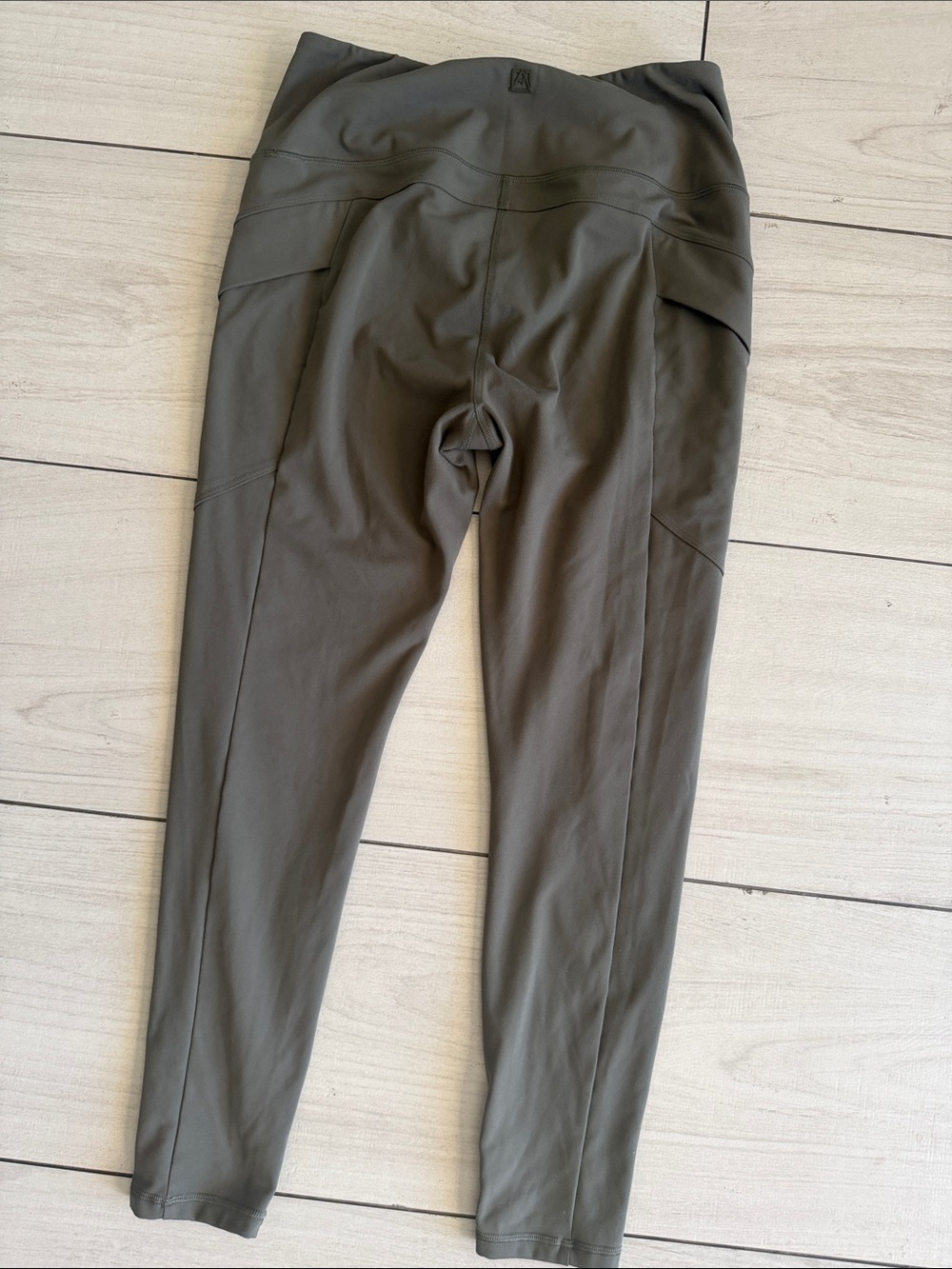 Avalanche Outdoor Supply Co. dark green (forest green) high-waisted leggings 🌿 - Picture 6 of 6